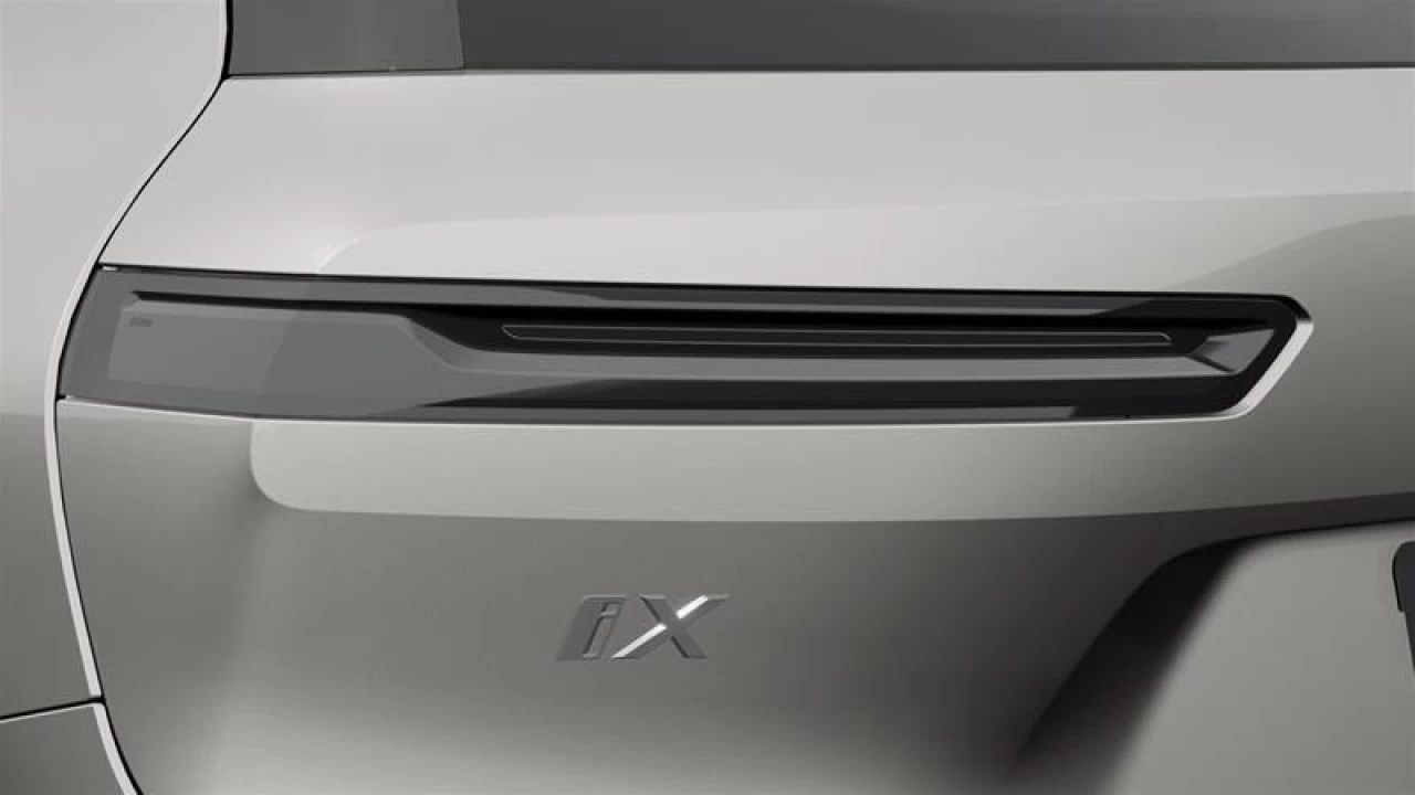 2026 BMW iX xDrive60 Main Image