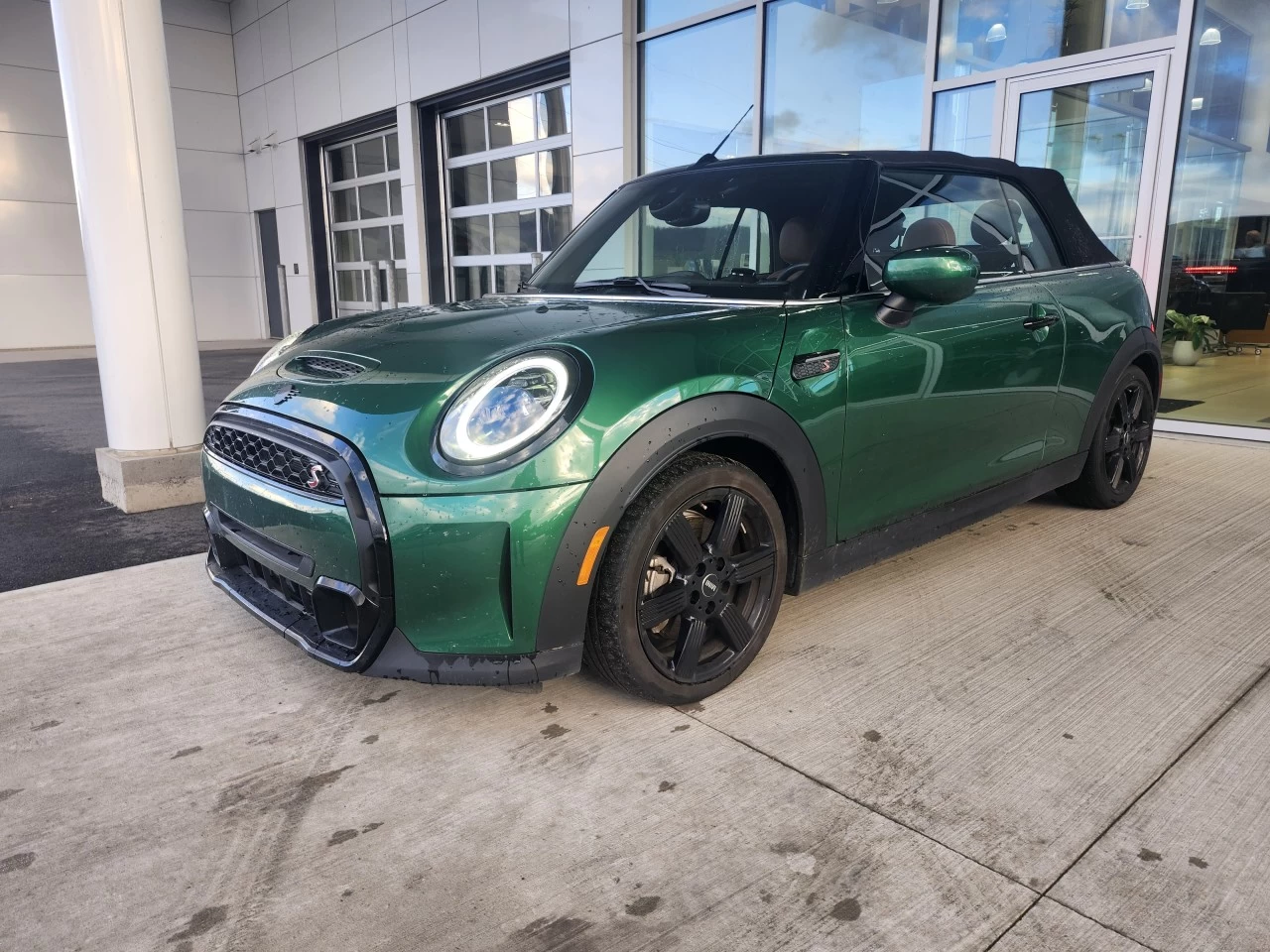 2024 Mini Cooper Cooper S Convertible https://www.bmwsteagathe.com/resize/b990ff35b810a3abc0cc817b2ca24889-1