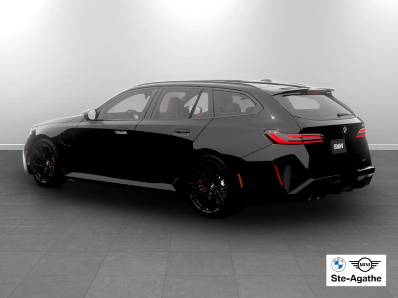2027 BMW M5 Touring Main Image