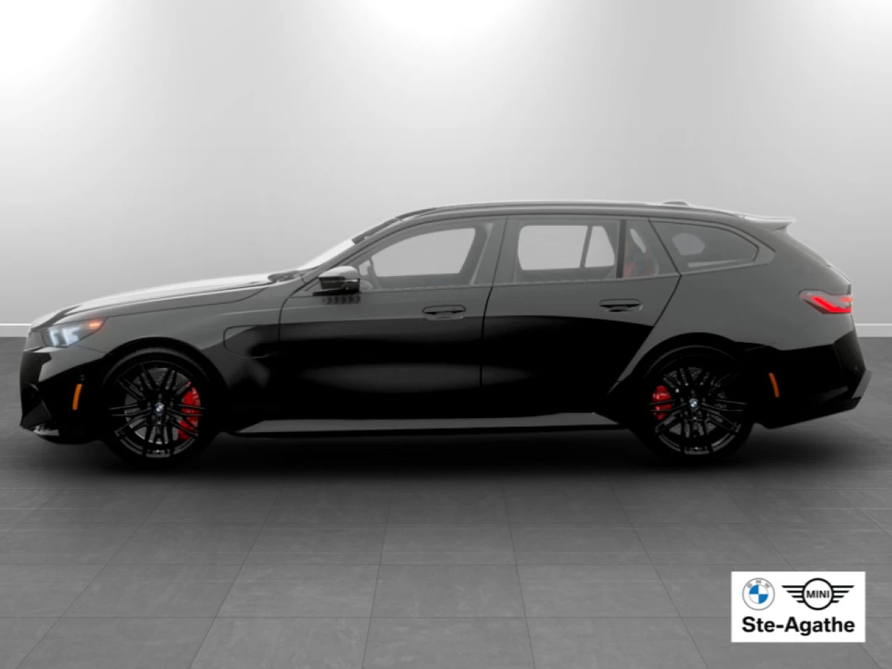 2027 BMW M5 Touring Main Image