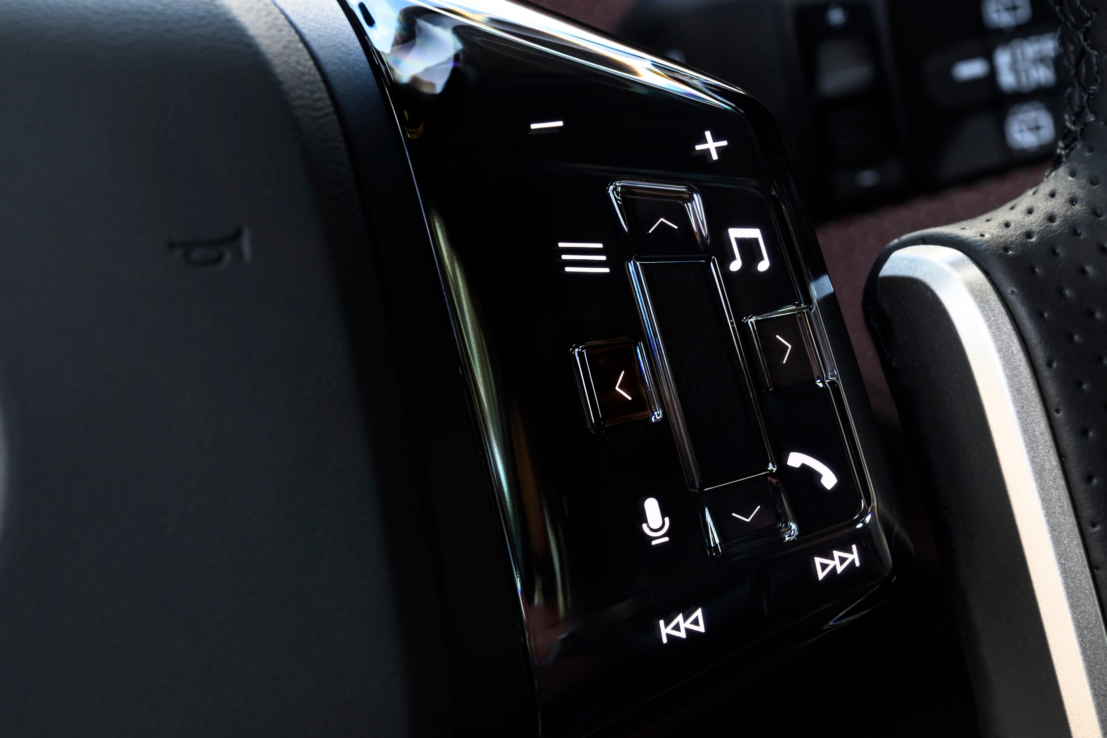 The iX3's wheel controls.