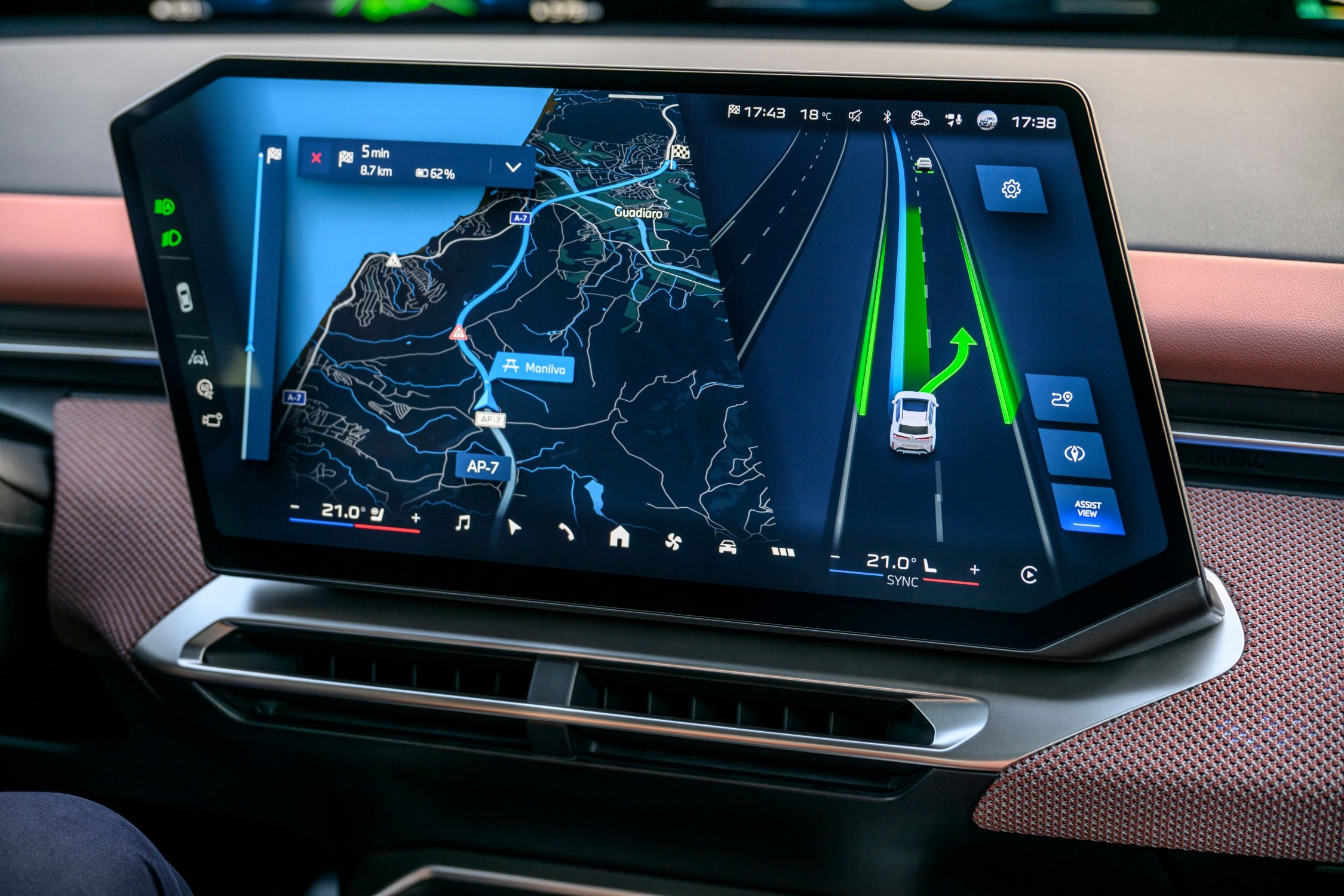 The central screen of the iX3.
