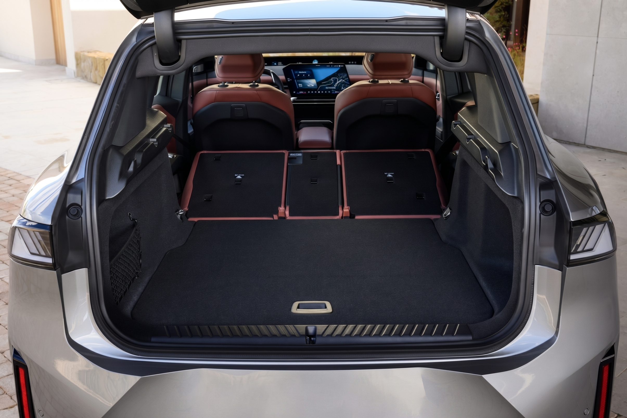 The luggage compartment of the iX3.