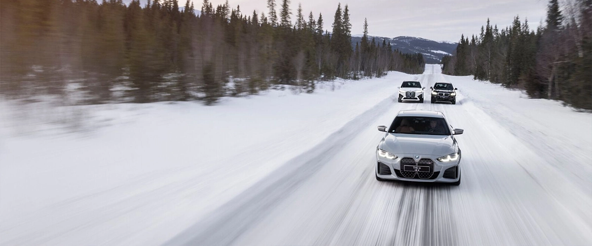 BMW i4 and iX, icy road, electric vehicles, safe driving, winter, xDrive traction.