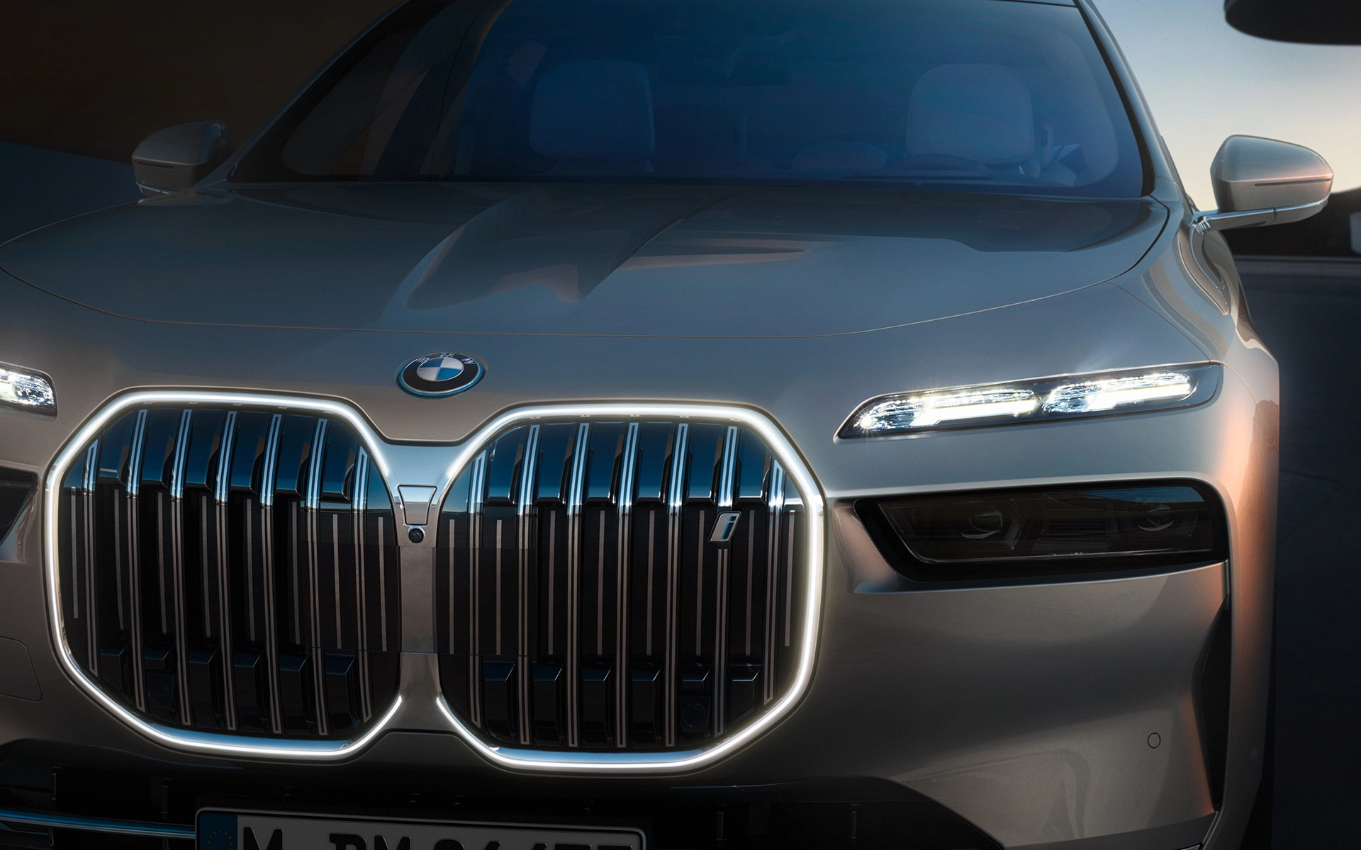 grey bmw i7 front view showing headlights with swarovski crystals and front grille with iconic glow