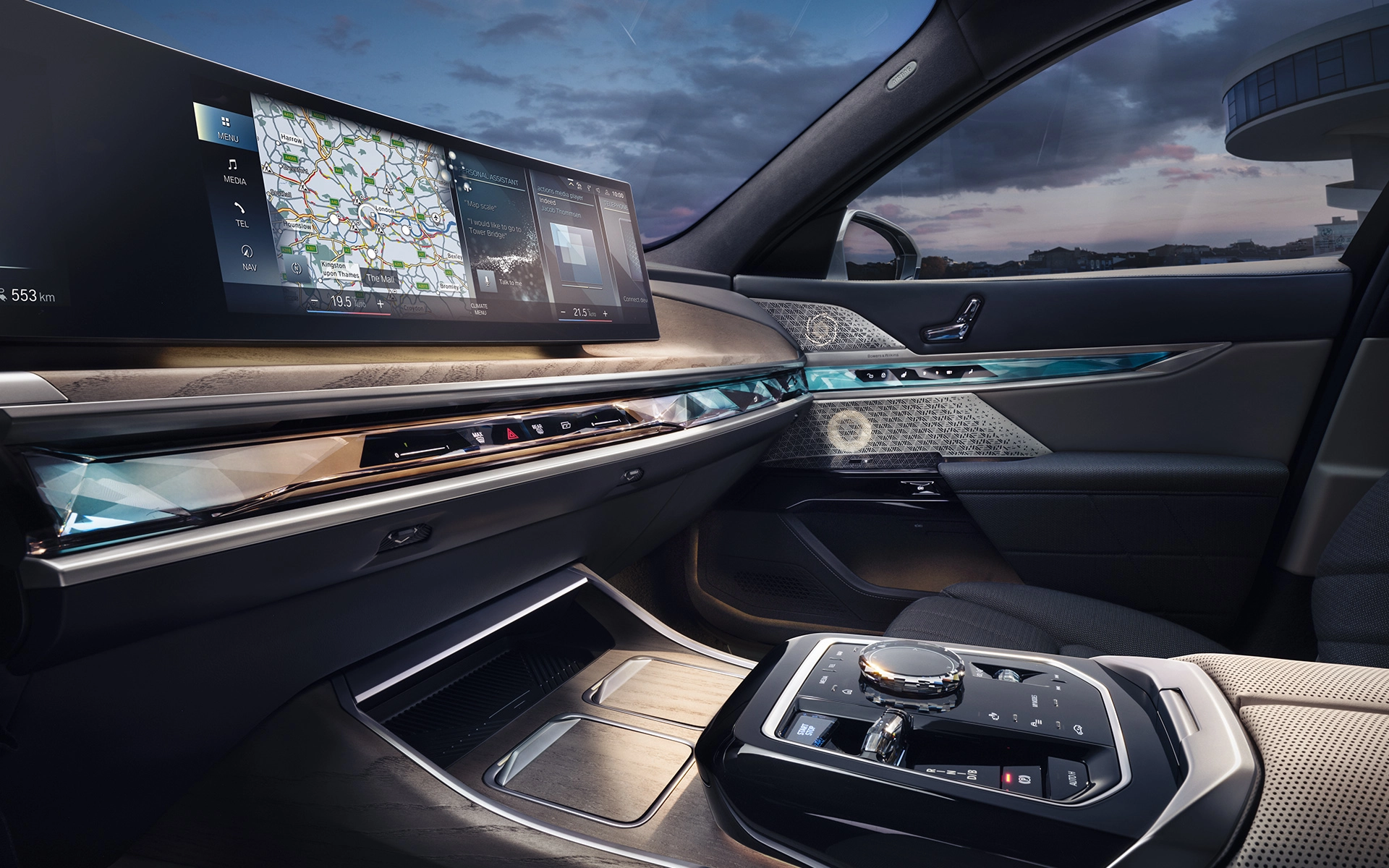 interior dashboard widescreen touchscreen screen infotainment of the 2023 bmw i7
