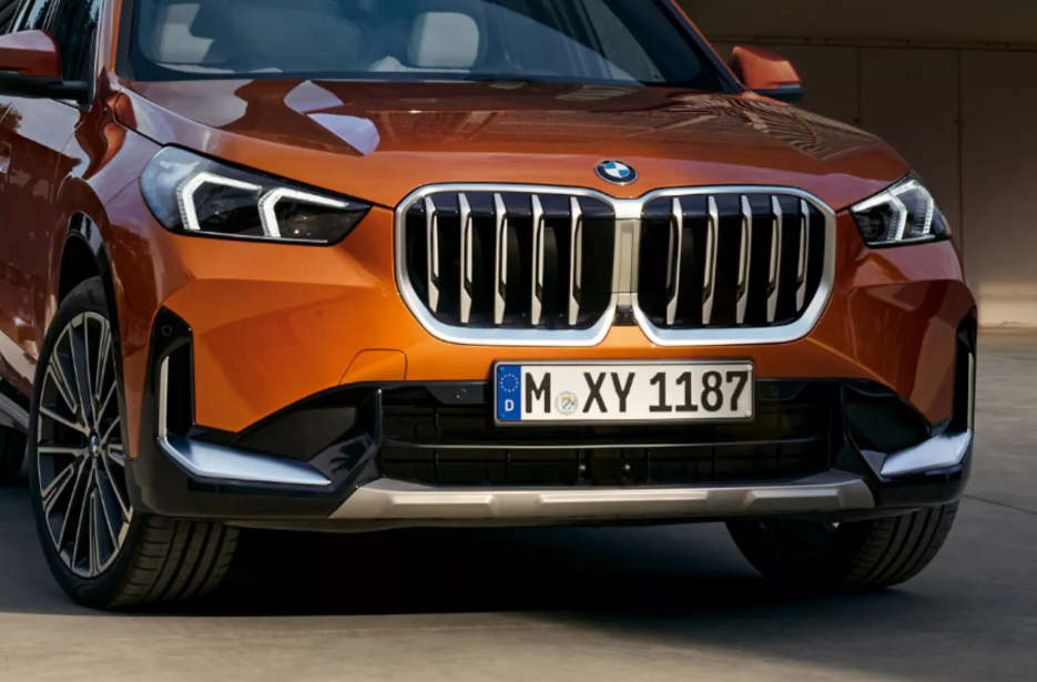 BMW X1 2025. xDrive28i. luxury compact SUV. BMW all-wheel drive. powerful turbo engine. BMW technology. modern design. premium interior. generous cargo space. wireless connectivity. Apple CarPlay. Android Auto. intuitive touchscreen. driver assistance. fuel efficiency. advanced safety. dynamic driving experience. BMW Ste-Agathe. Laurentians dealership. BMW test drive. BMW financing. available now. 2025 model. new BMW vehicle. affordable luxury.