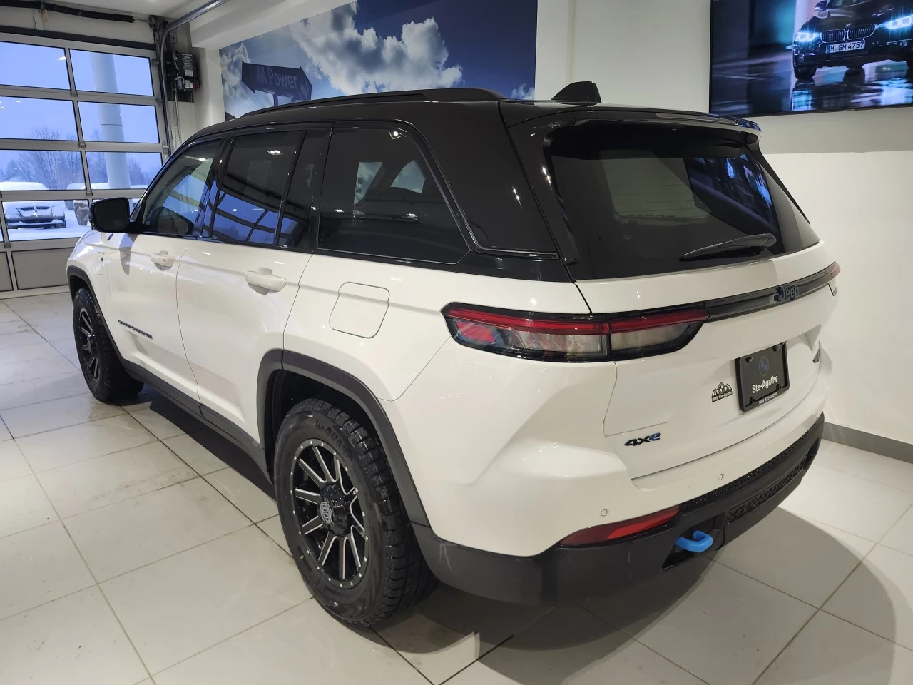 2022 Jeep Grand Cherokee Trailhawk Main Image