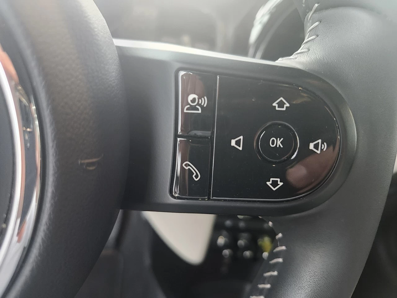 2023 Mini Cooper SE Main Image