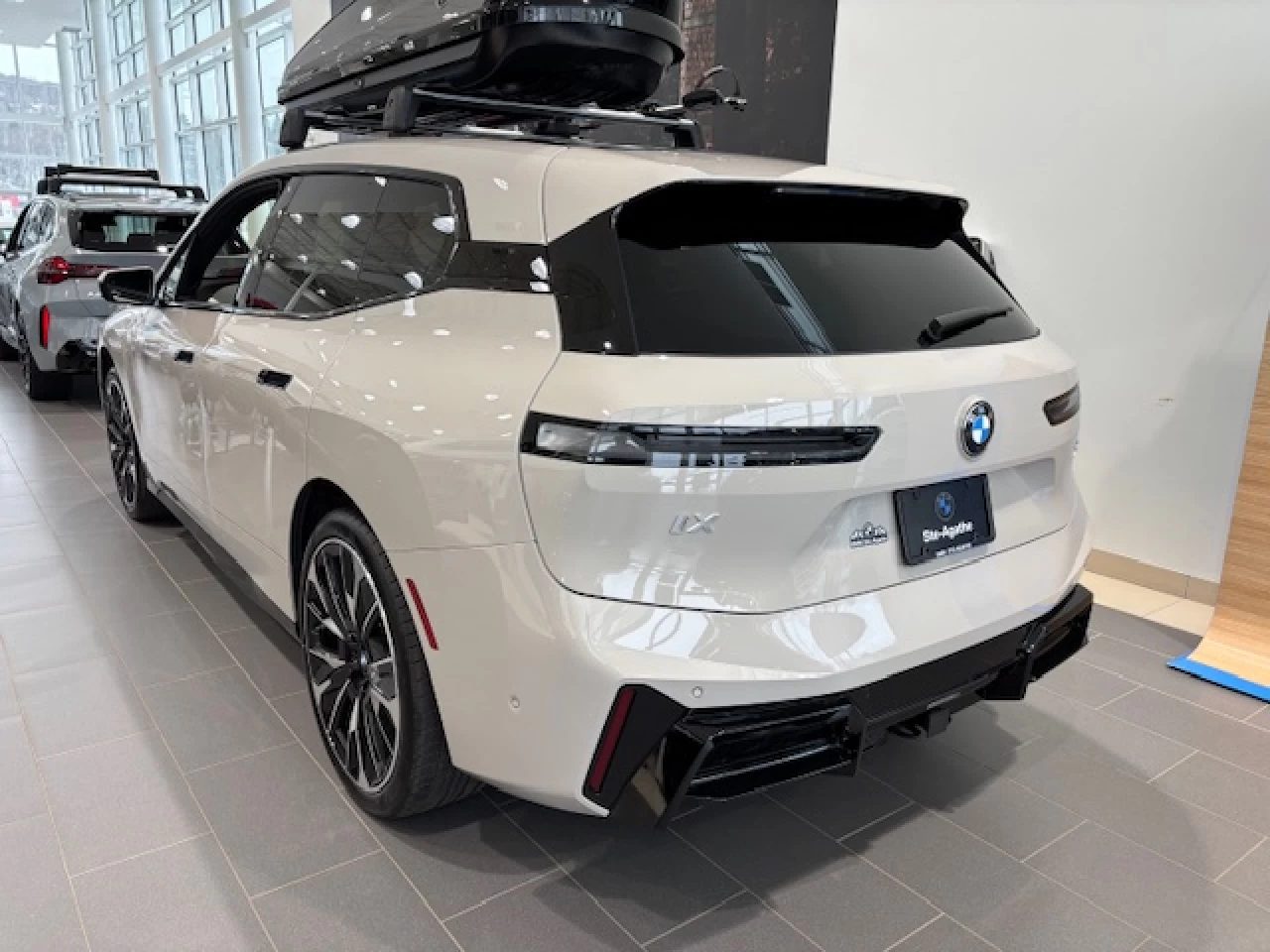 2026 BMW iX xDrive60 Main Image