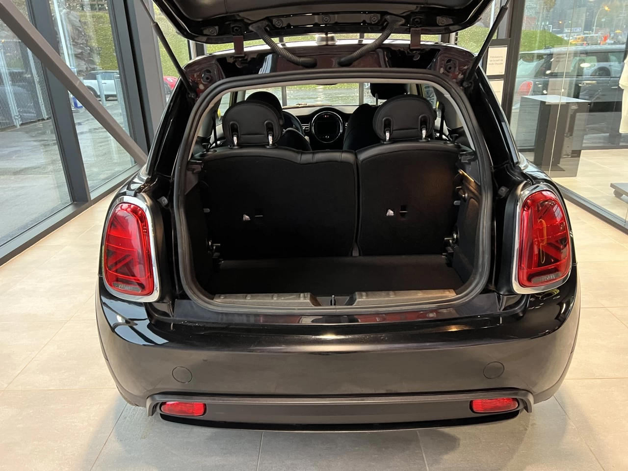 2021 Mini Cooper Cooper SE https://www.bmwsteagathe.com/resize/b990ff35b810a3abc0cc817b2ca24889-1