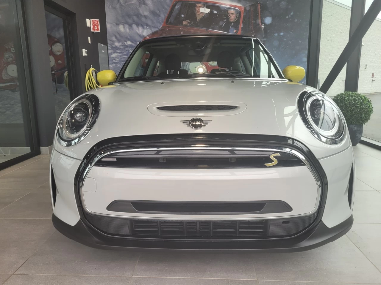 2022 Mini Cooper Cooper SE https://www.bmwsteagathe.com/resize/b990ff35b810a3abc0cc817b2ca24889-1