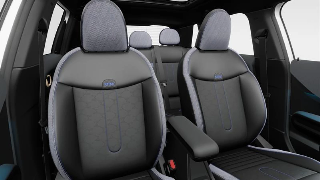 2026 MINI 5 Door Cooper C FWD Image principale