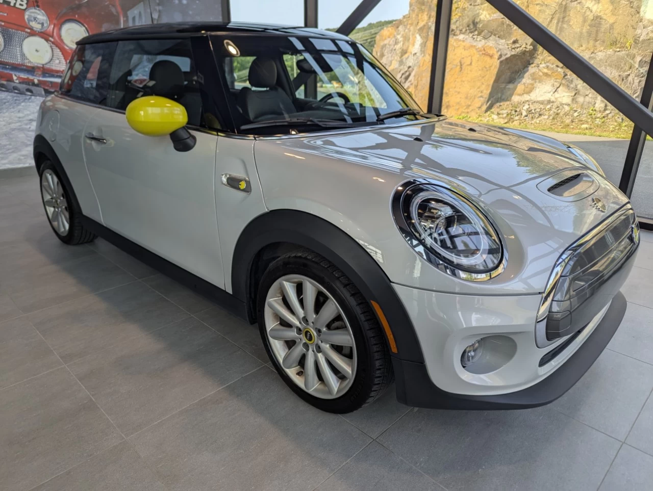 2021 Mini Cooper Cooper SE Main Image