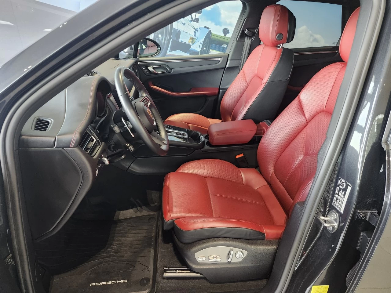 2023 Porsche Macan AWD Image principale
