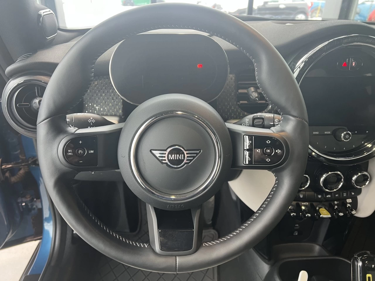 2023 Mini Cooper Cooper SE https://www.bmwsteagathe.com/resize/b990ff35b810a3abc0cc817b2ca24889-1