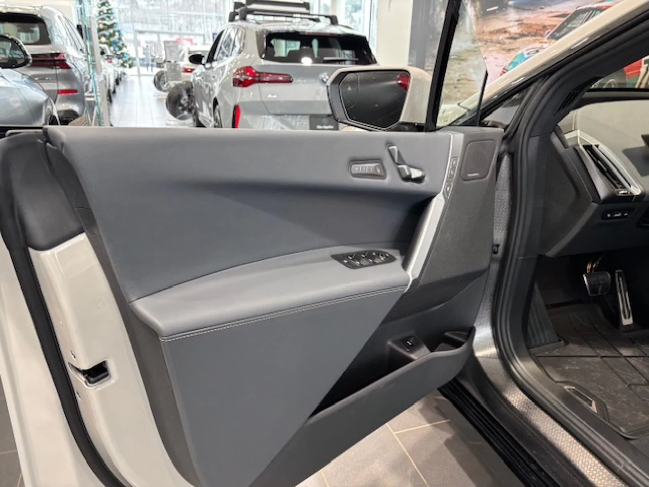 2026 BMW iX xDrive60 Main Image