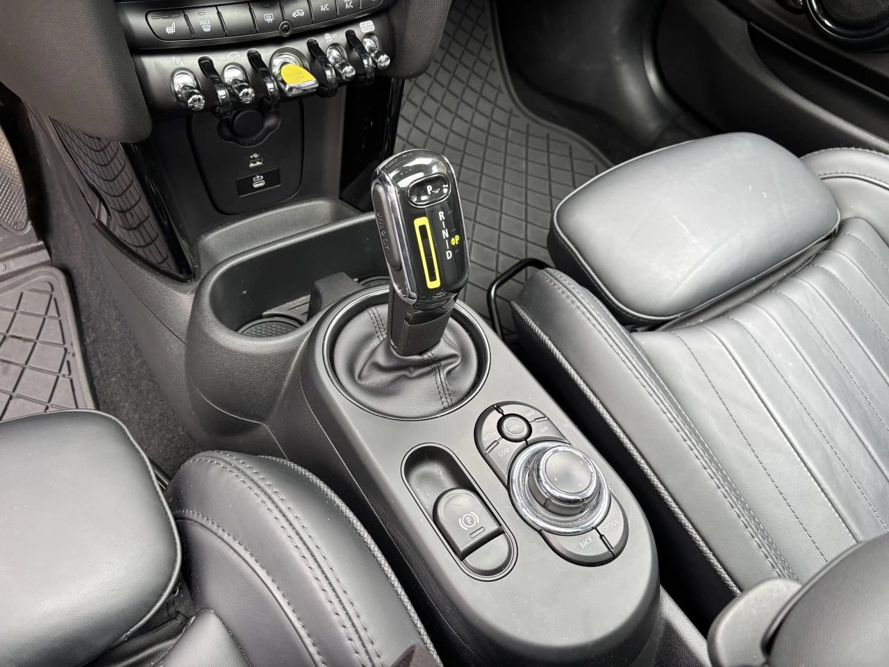 2023 Mini Cooper Cooper SE Main Image