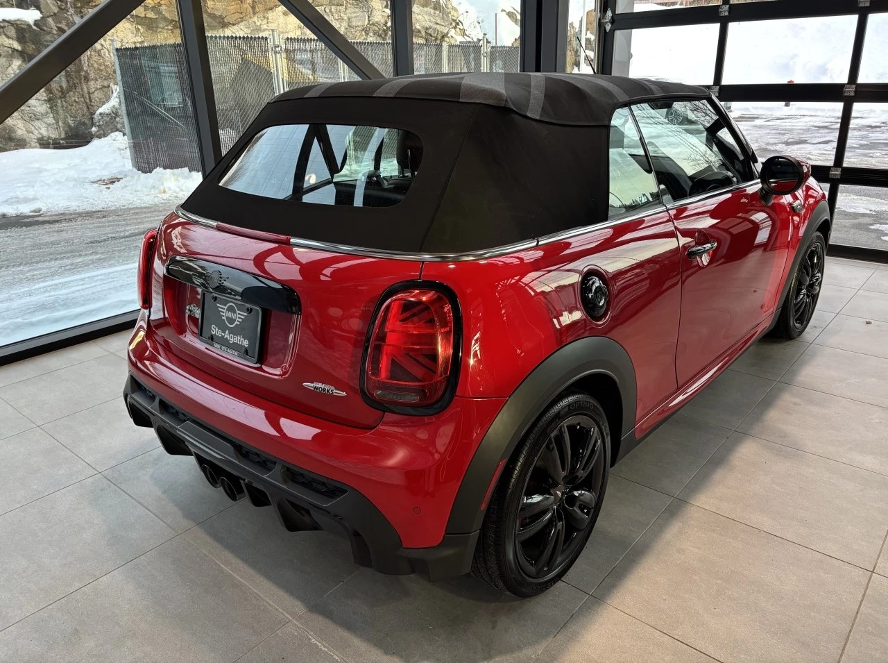 2024 Mini Cooper Convertible John Cooper Works Image principale