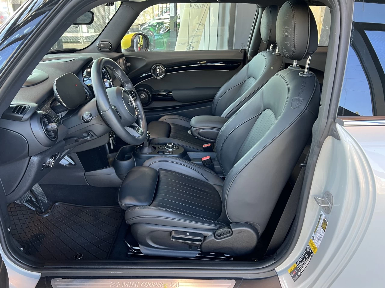 2023 Mini Cooper Cooper SE https://www.bmwsteagathe.com/resize/b990ff35b810a3abc0cc817b2ca24889-1