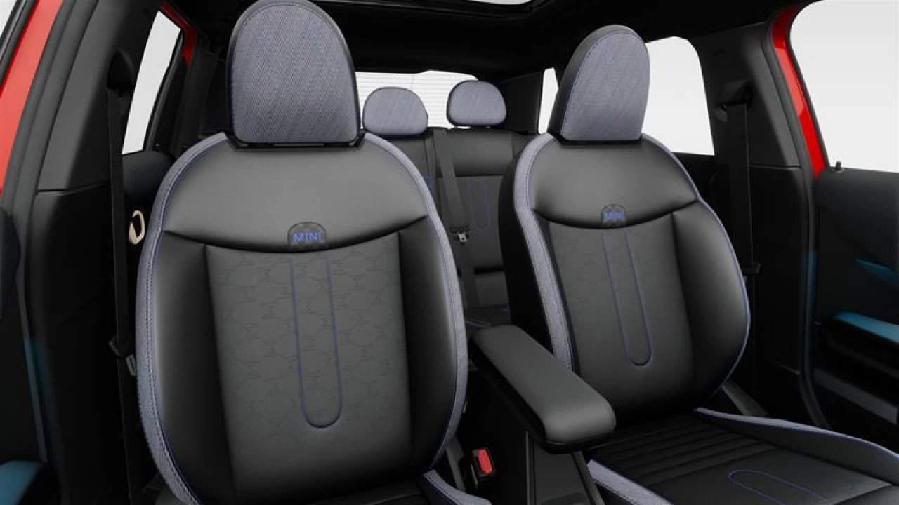 2026 MINI 5 Door Cooper C FWD Image principale