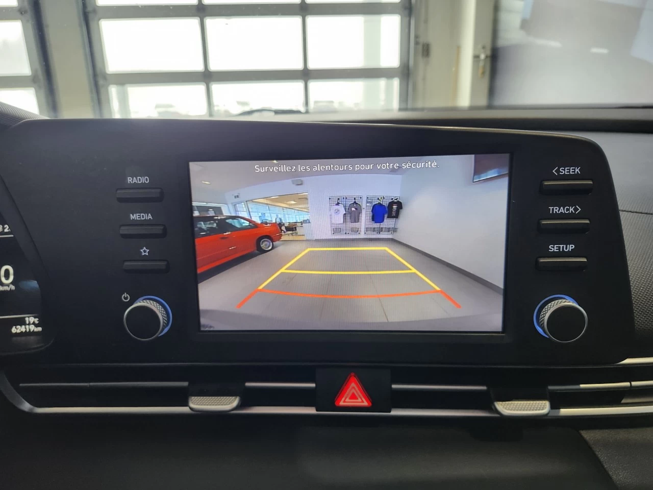 2022 Hyundai Elantra Essential Main Image