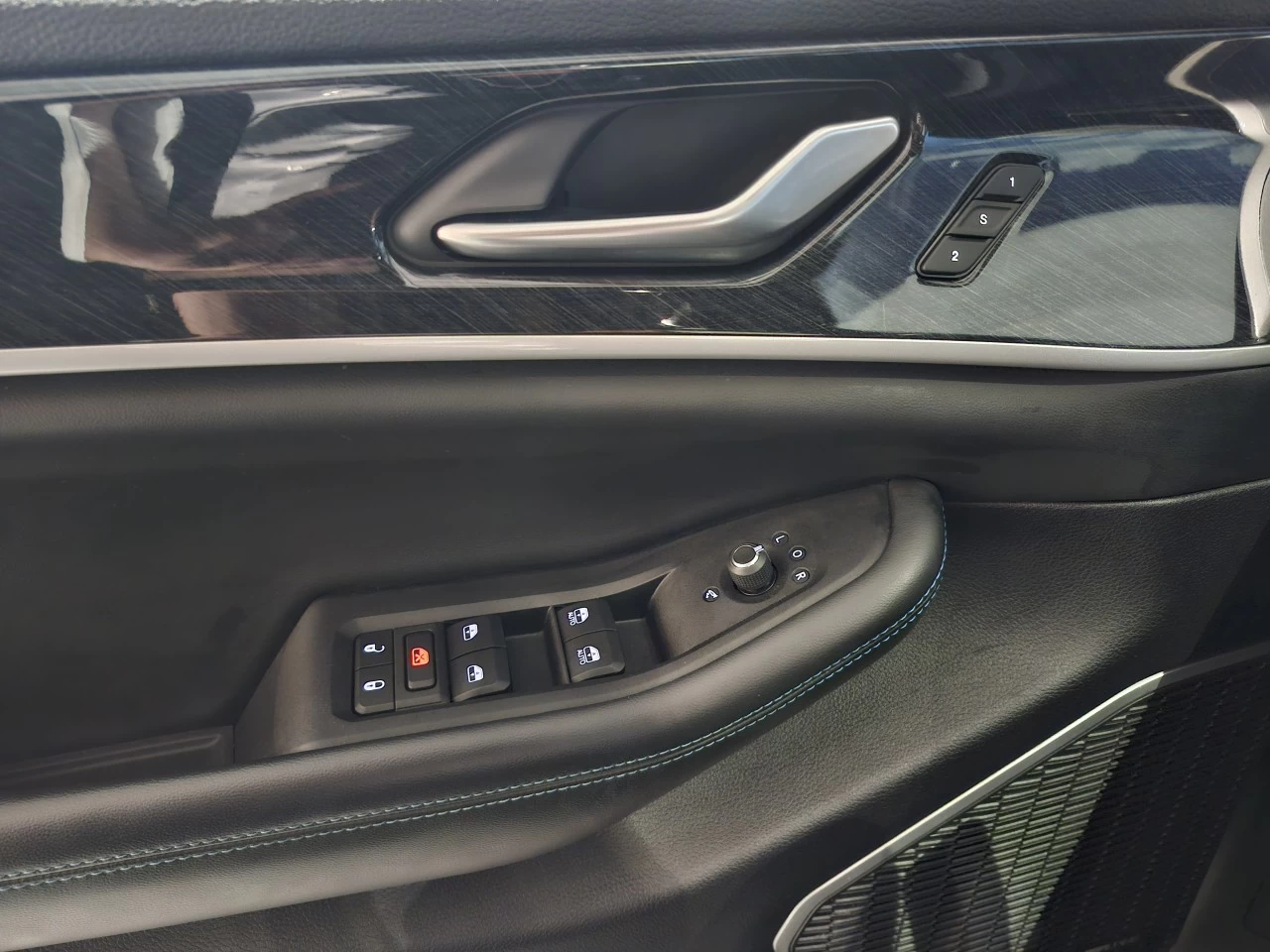 2022 Jeep Grand Cherokee Trailhawk Main Image