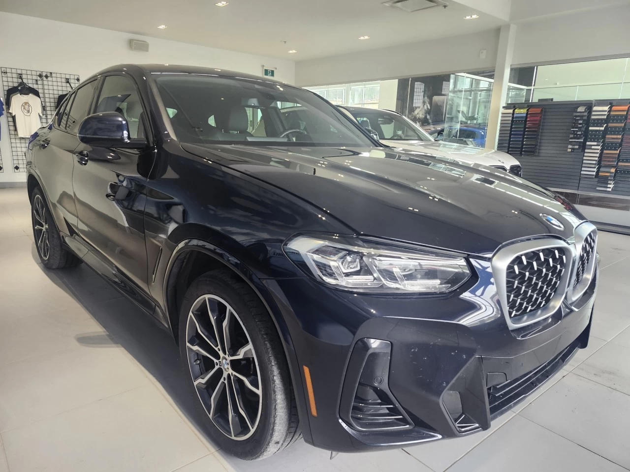 2022 BMW X4 xDrive30i Main Image