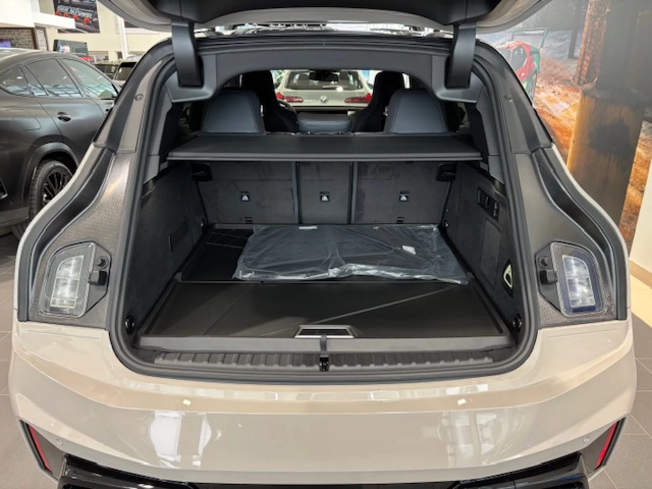 2026 BMW iX xDrive60 Main Image