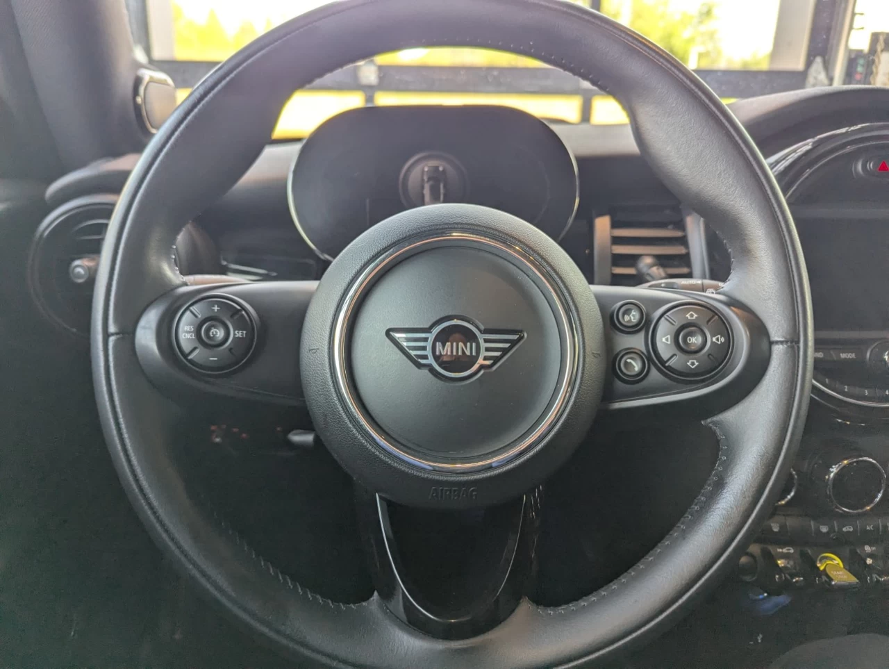 2021 Mini Cooper Cooper SE Main Image