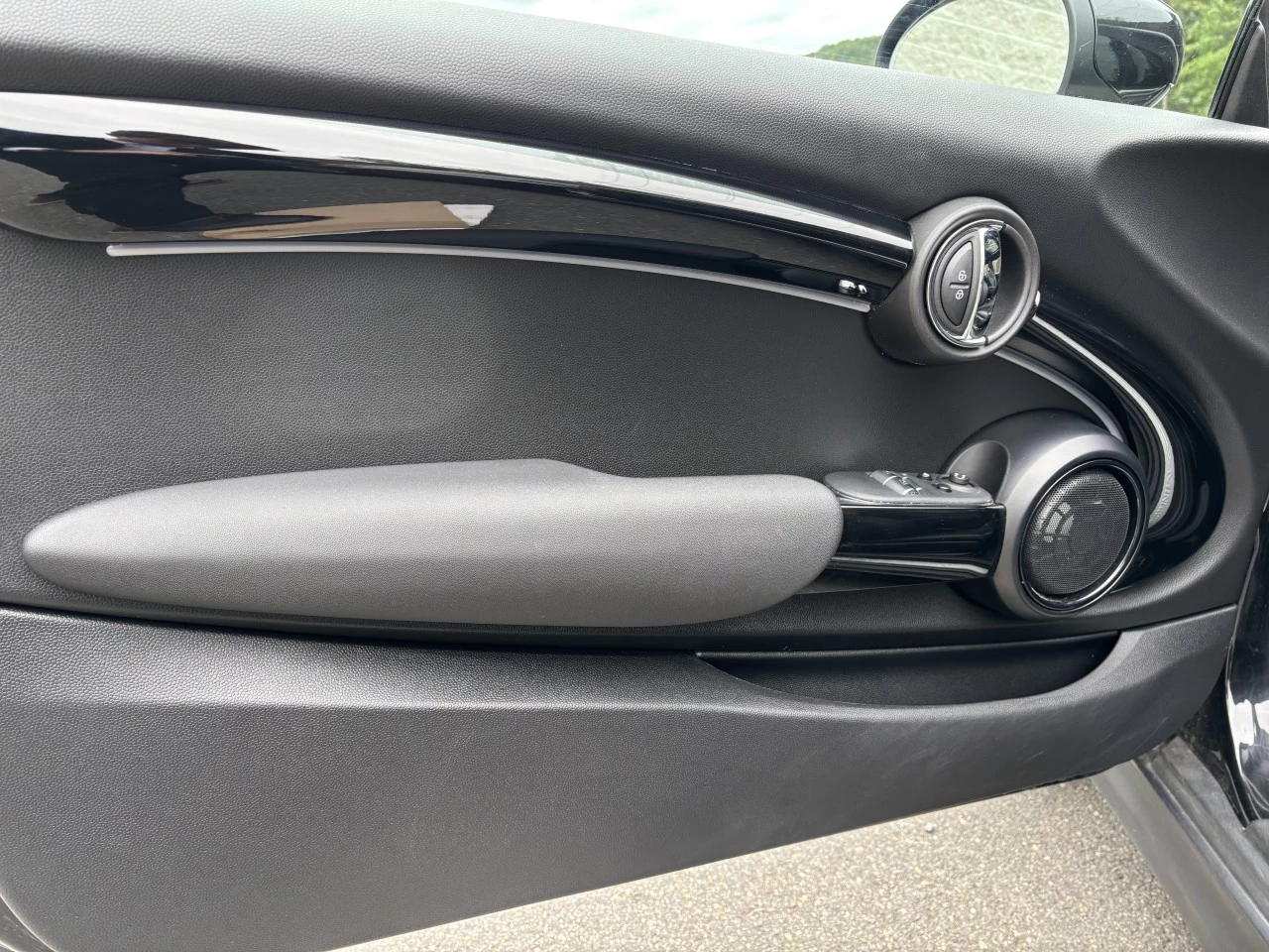 2023 Mini Cooper Cooper SE Main Image