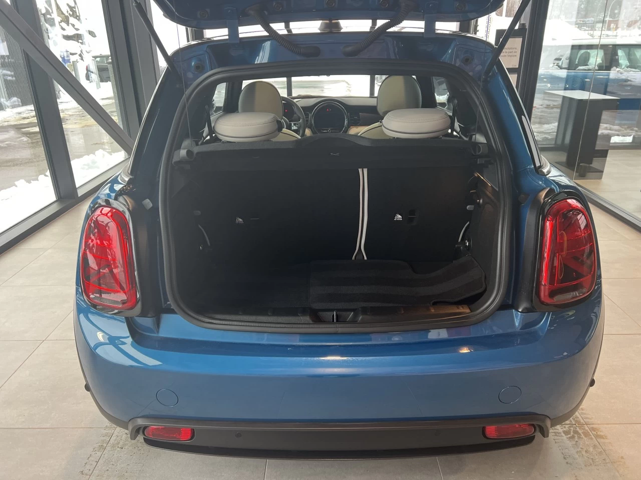 2023 Mini Cooper Cooper SE https://www.bmwsteagathe.com/resize/b990ff35b810a3abc0cc817b2ca24889-1