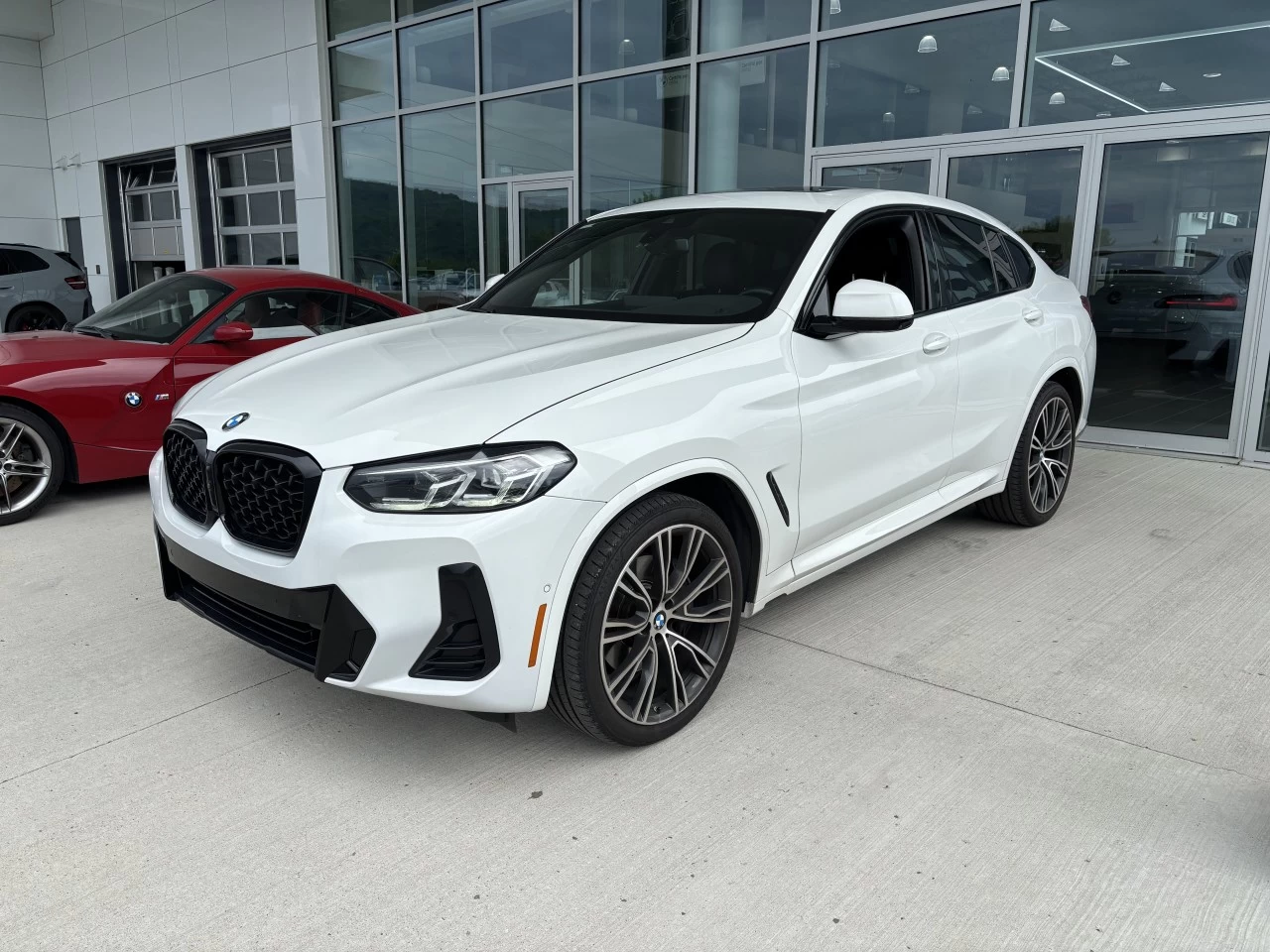 2022 BMW X4 xDrive30i https://www.bmwsteagathe.com/resize/b990ff35b810a3abc0cc817b2ca24889-1