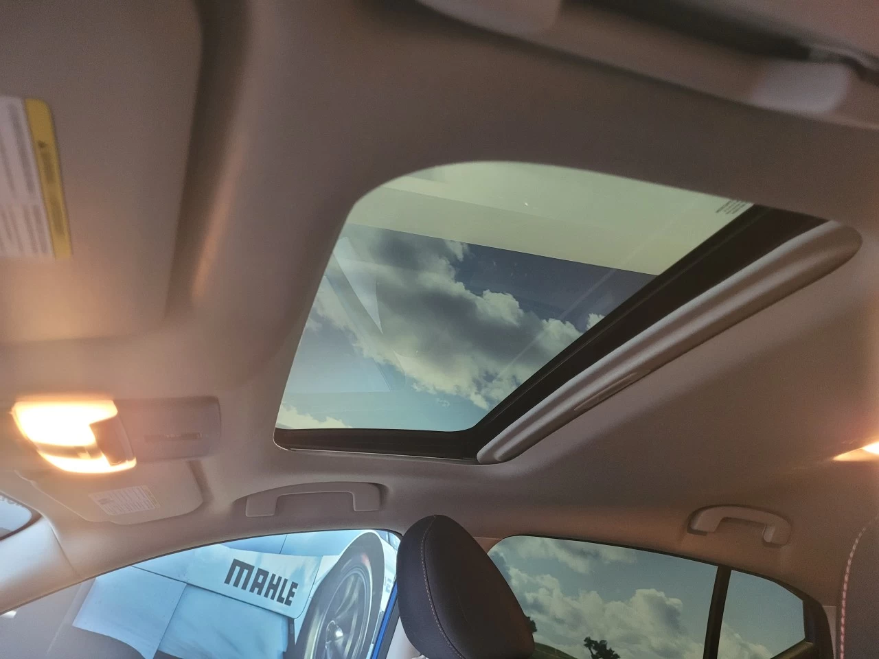 2022 Nissan Sentra SR Main Image