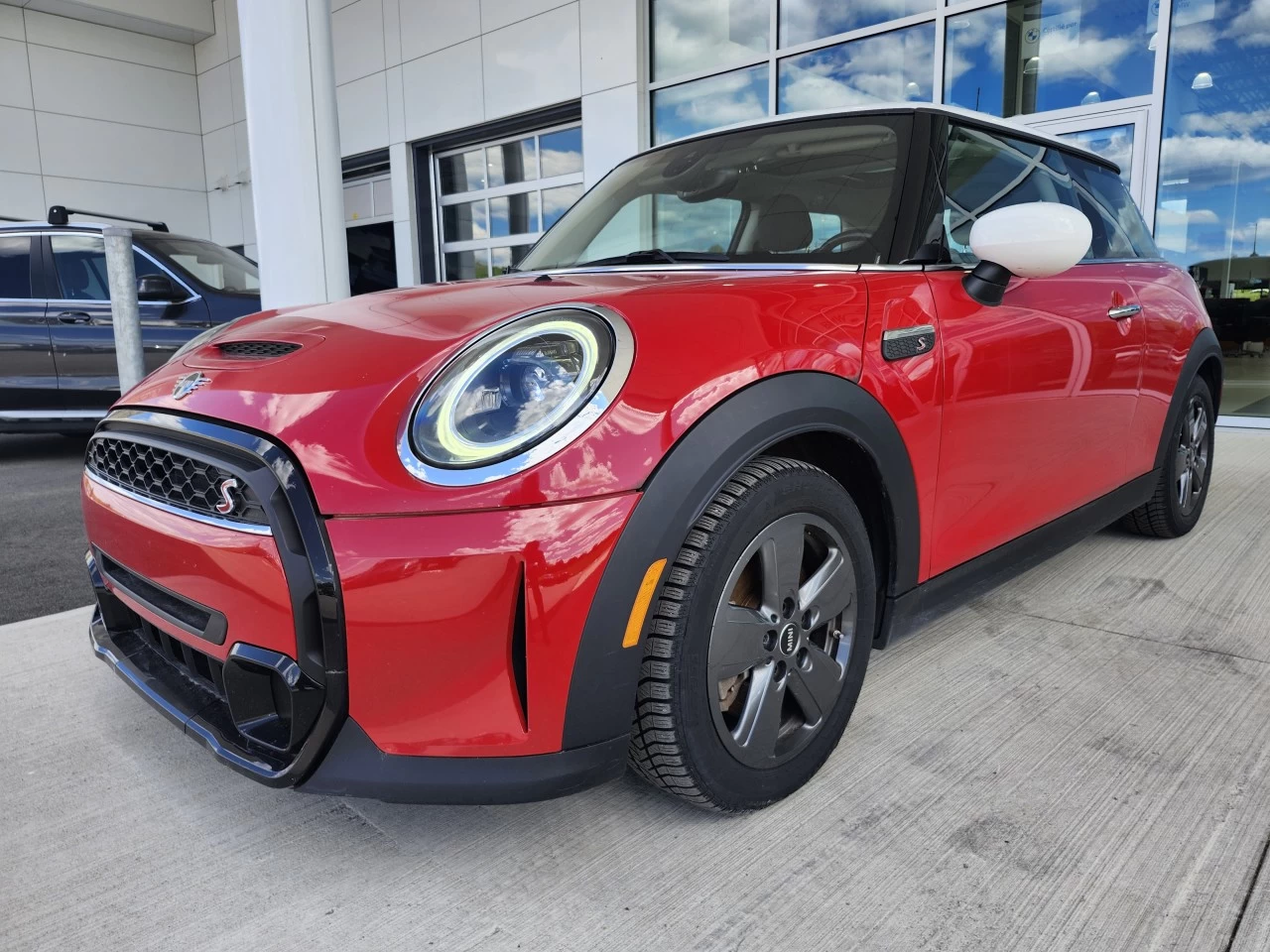 2022 Mini Cooper Cooper S https://www.bmwsteagathe.com/resize/b990ff35b810a3abc0cc817b2ca24889-1