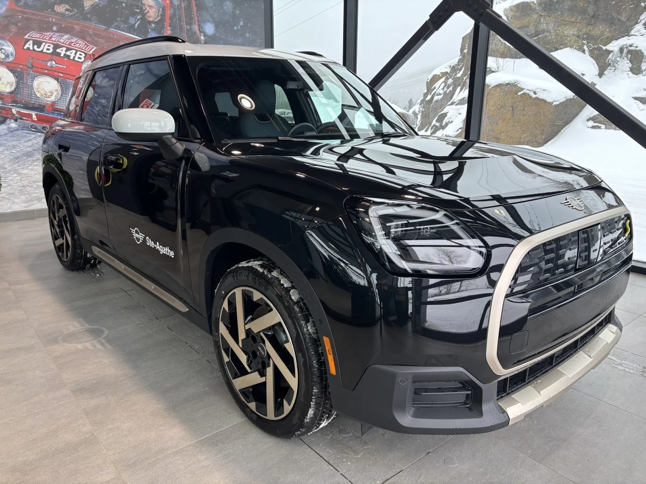 2025 MINI Countryman SE ALL4 Main Image