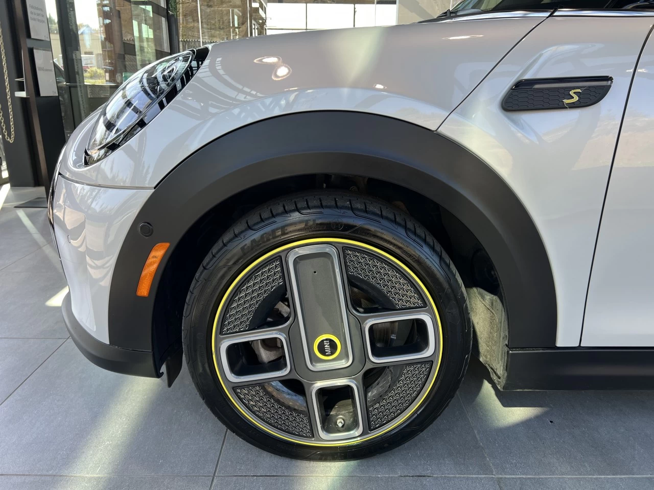 2023 Mini Cooper Cooper SE https://www.bmwsteagathe.com/resize/b990ff35b810a3abc0cc817b2ca24889-1