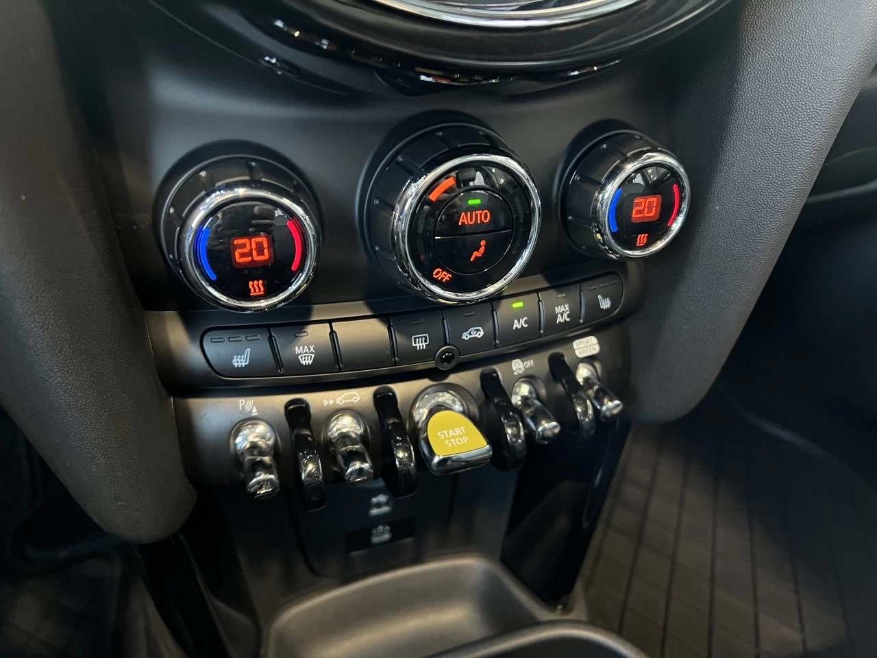 2023 Mini Cooper Cooper SE https://www.bmwsteagathe.com/resize/b990ff35b810a3abc0cc817b2ca24889-1