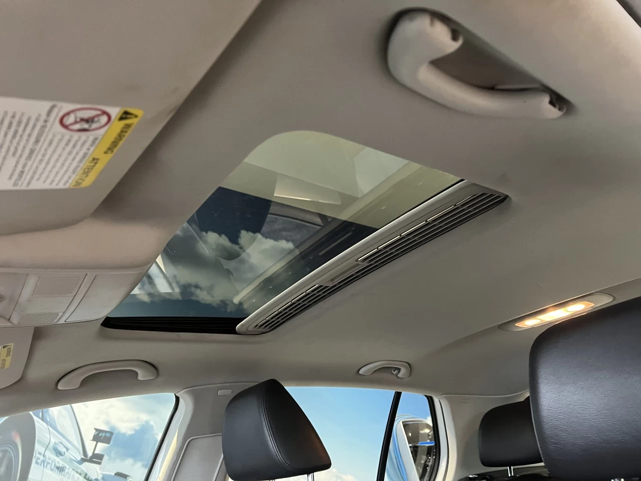 2012 Volkswagen Golf Highline Main Image