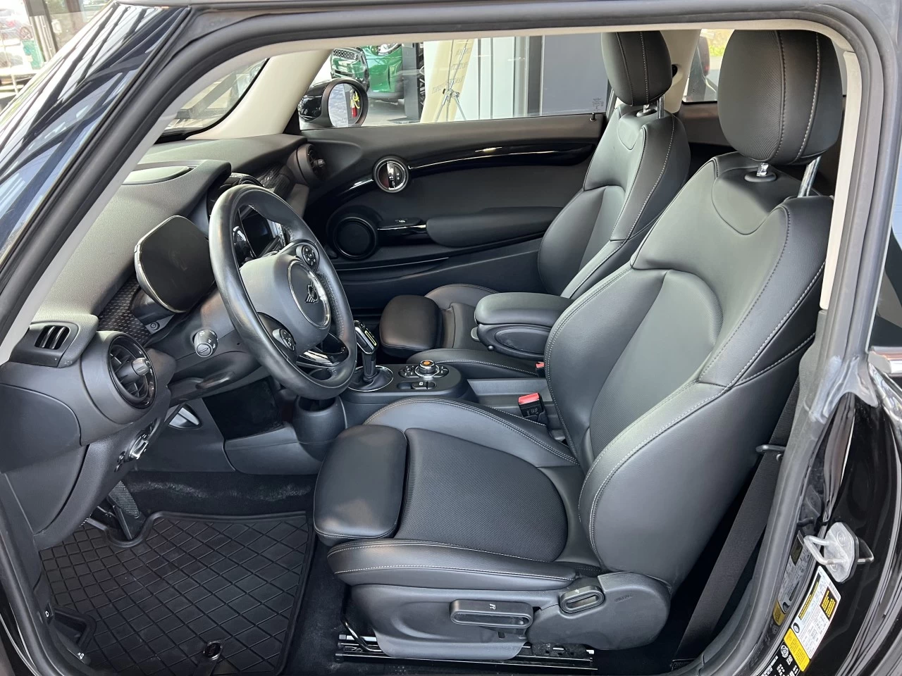 2021 Mini Cooper Cooper SE https://www.bmwsteagathe.com/resize/b990ff35b810a3abc0cc817b2ca24889-1