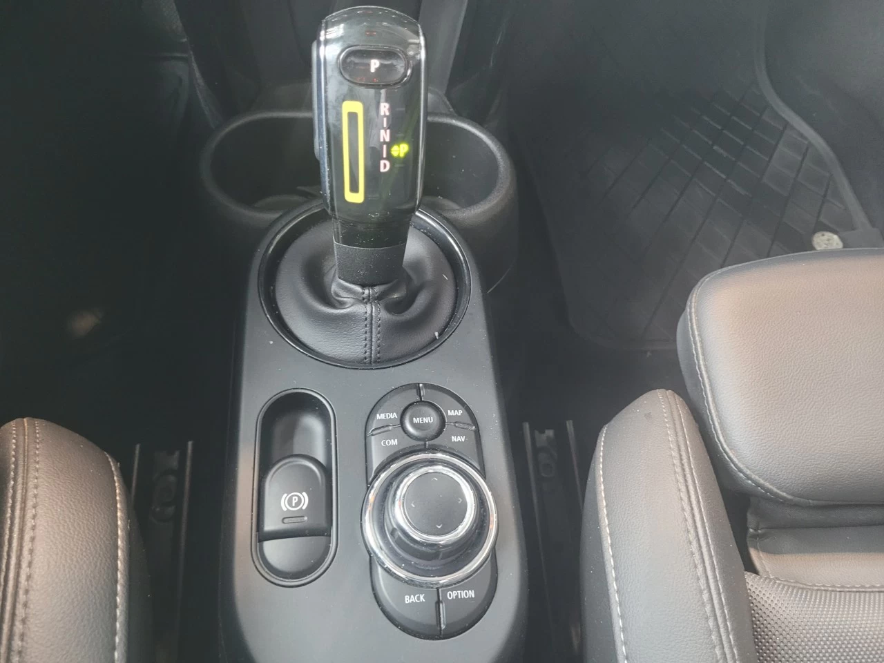 2022 Mini Cooper Cooper SE https://www.bmwsteagathe.com/resize/b990ff35b810a3abc0cc817b2ca24889-1