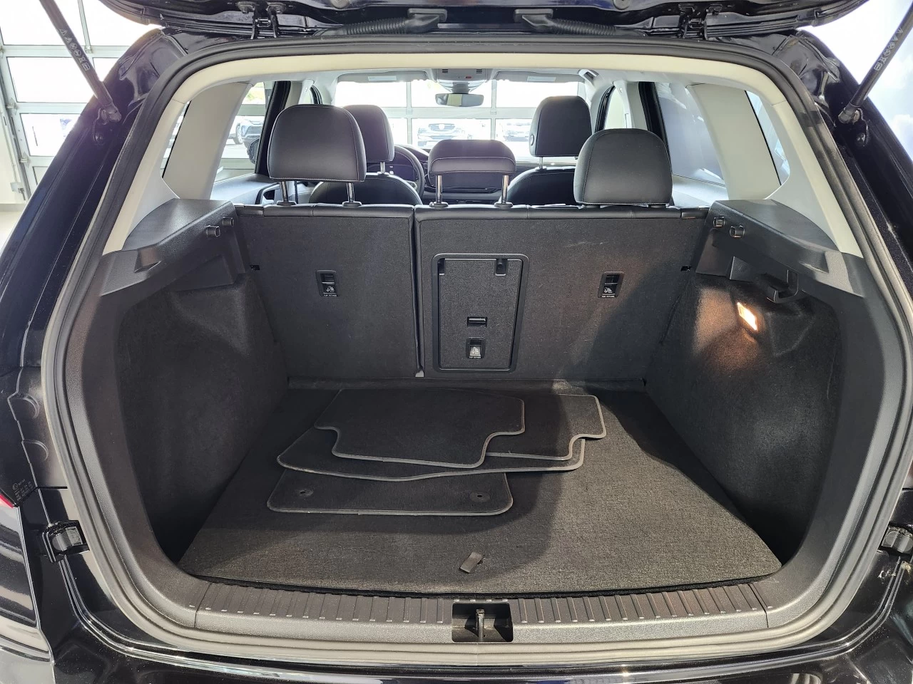 2023 Volkswagen Taos Highline Image principale