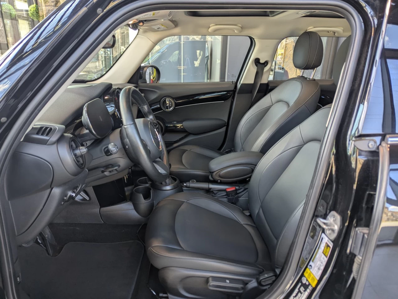 2024 Mini Cooper Cooper 5 portes https://www.bmwsteagathe.com/resize/b990ff35b810a3abc0cc817b2ca24889-1