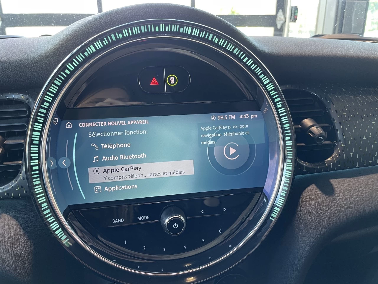 2022 Mini Cooper Cooper SE https://www.bmwsteagathe.com/resize/b990ff35b810a3abc0cc817b2ca24889-1