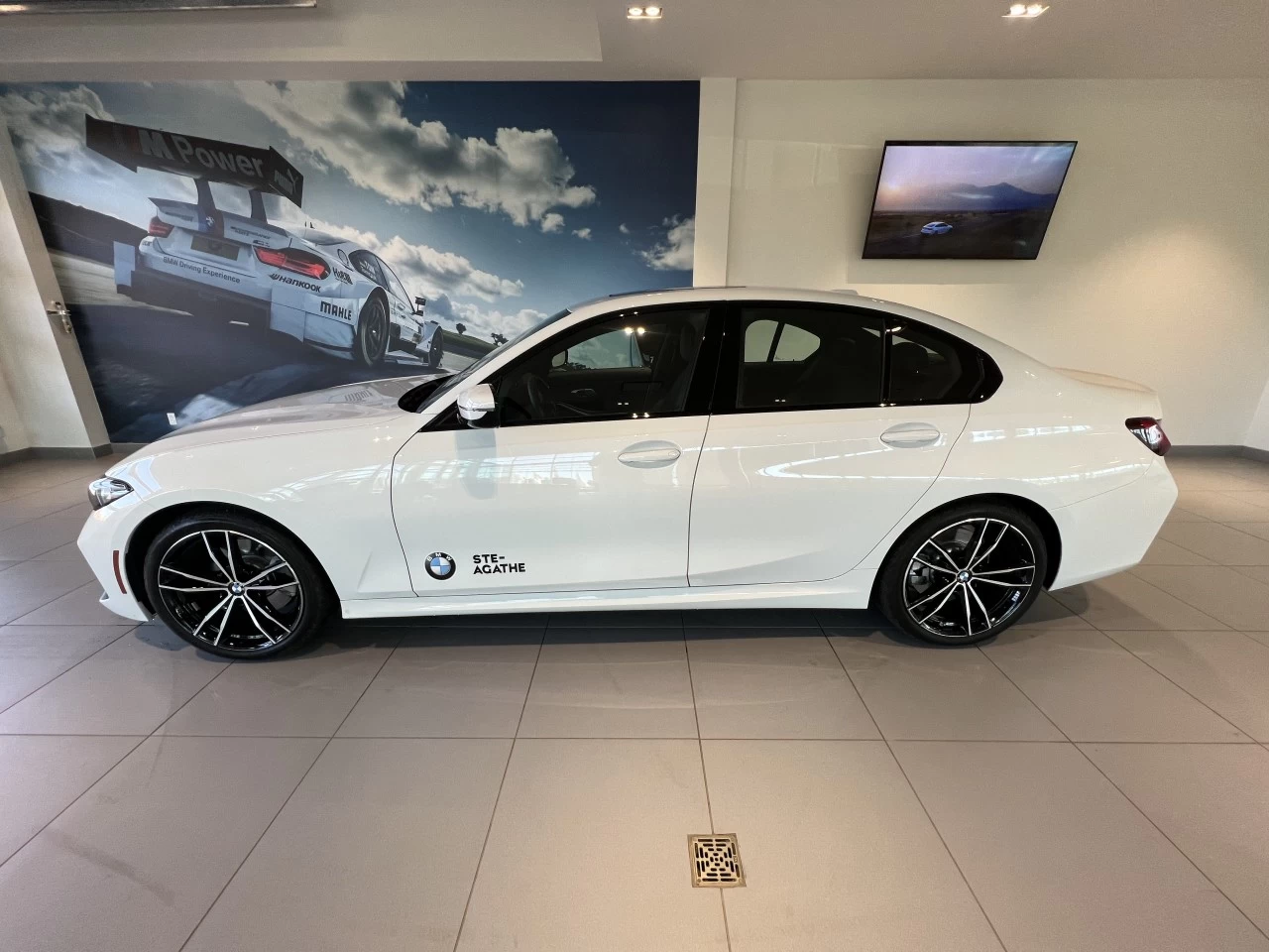 2023 BMW 330I xDrive Sedan Main Image
