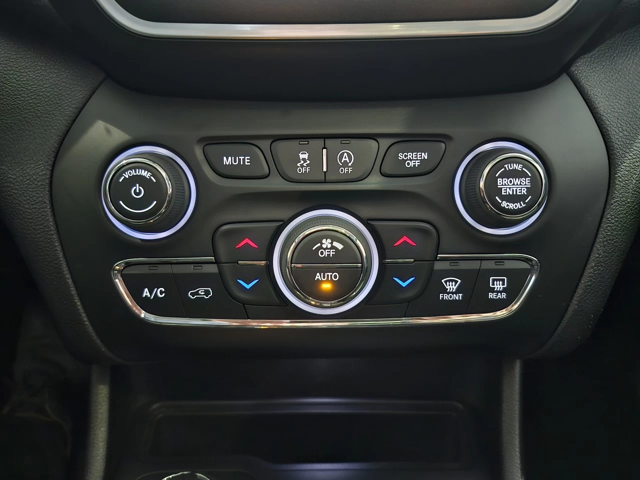 2019 Jeep Cherokee Trailhawk Main Image