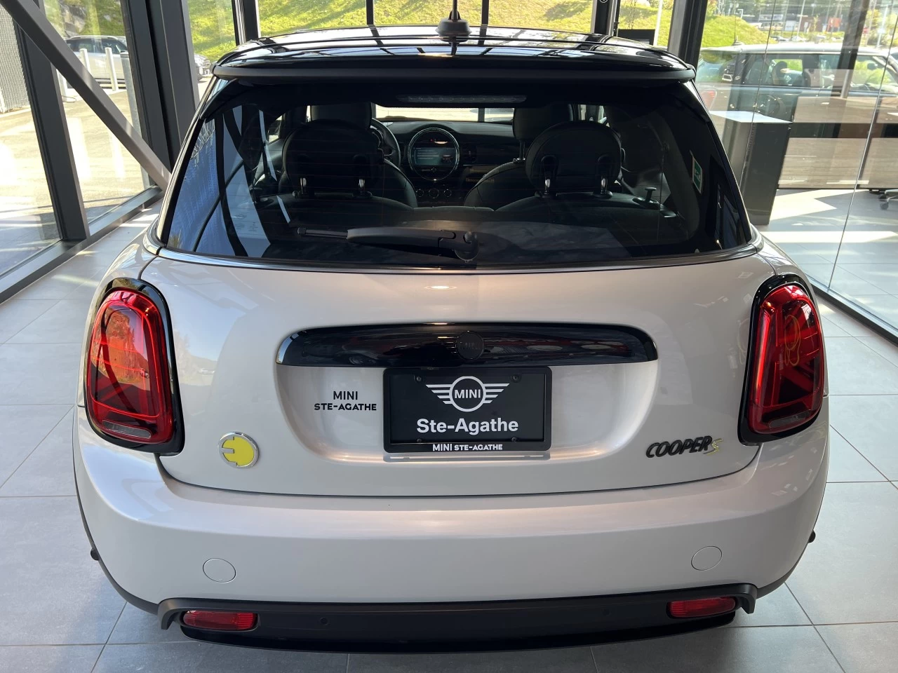 2023 Mini Cooper Cooper SE https://www.bmwsteagathe.com/resize/b990ff35b810a3abc0cc817b2ca24889-1
