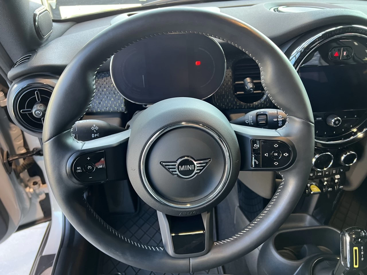 2023 Mini Cooper Cooper SE Main Image