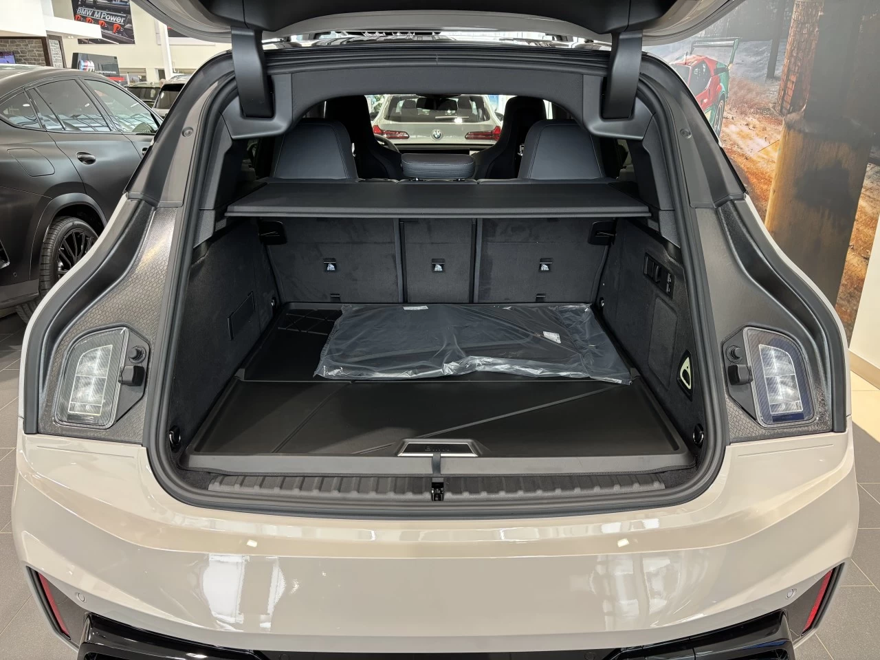 2026 BMW iX xDrive60 Main Image