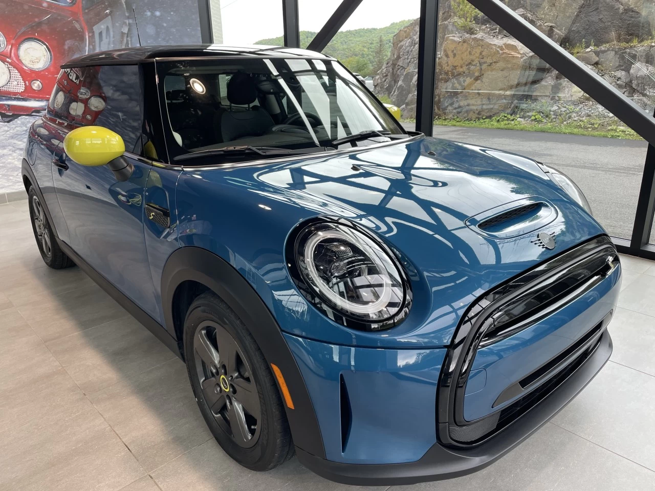 2023 Mini Cooper Cooper SE https://www.bmwsteagathe.com/resize/b990ff35b810a3abc0cc817b2ca24889-1